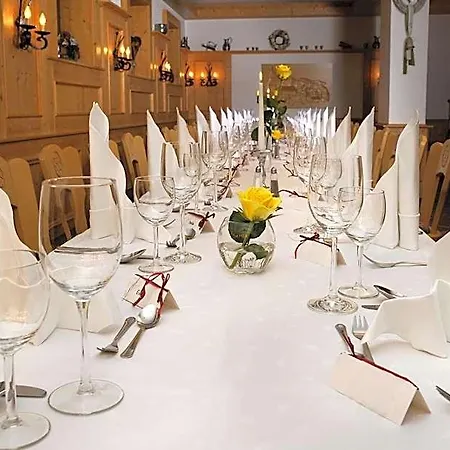 Goldener Stern מלון 4*