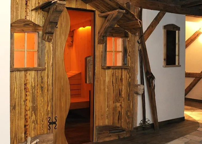 Goldener Stern فندق 4*