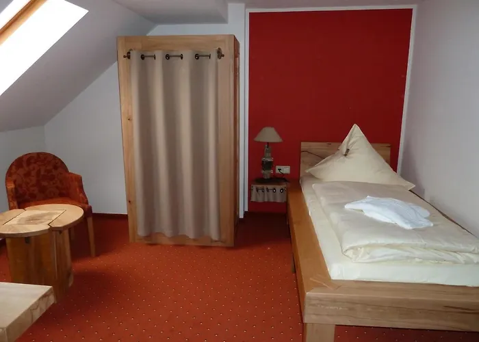 Goldener Stern فندق 4*