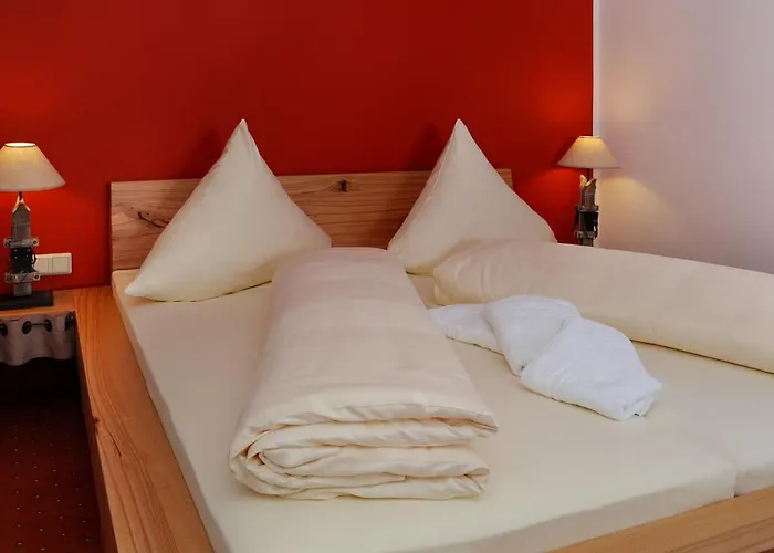 Goldener Stern فندق 4*